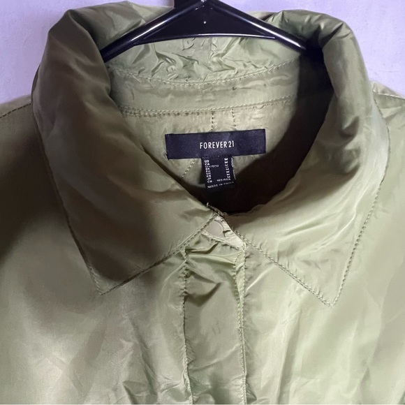 Forever 21 Lightweight Winter Jacket Dolphin Hem Pockets Green Size Medium - Picture 9 of 16
